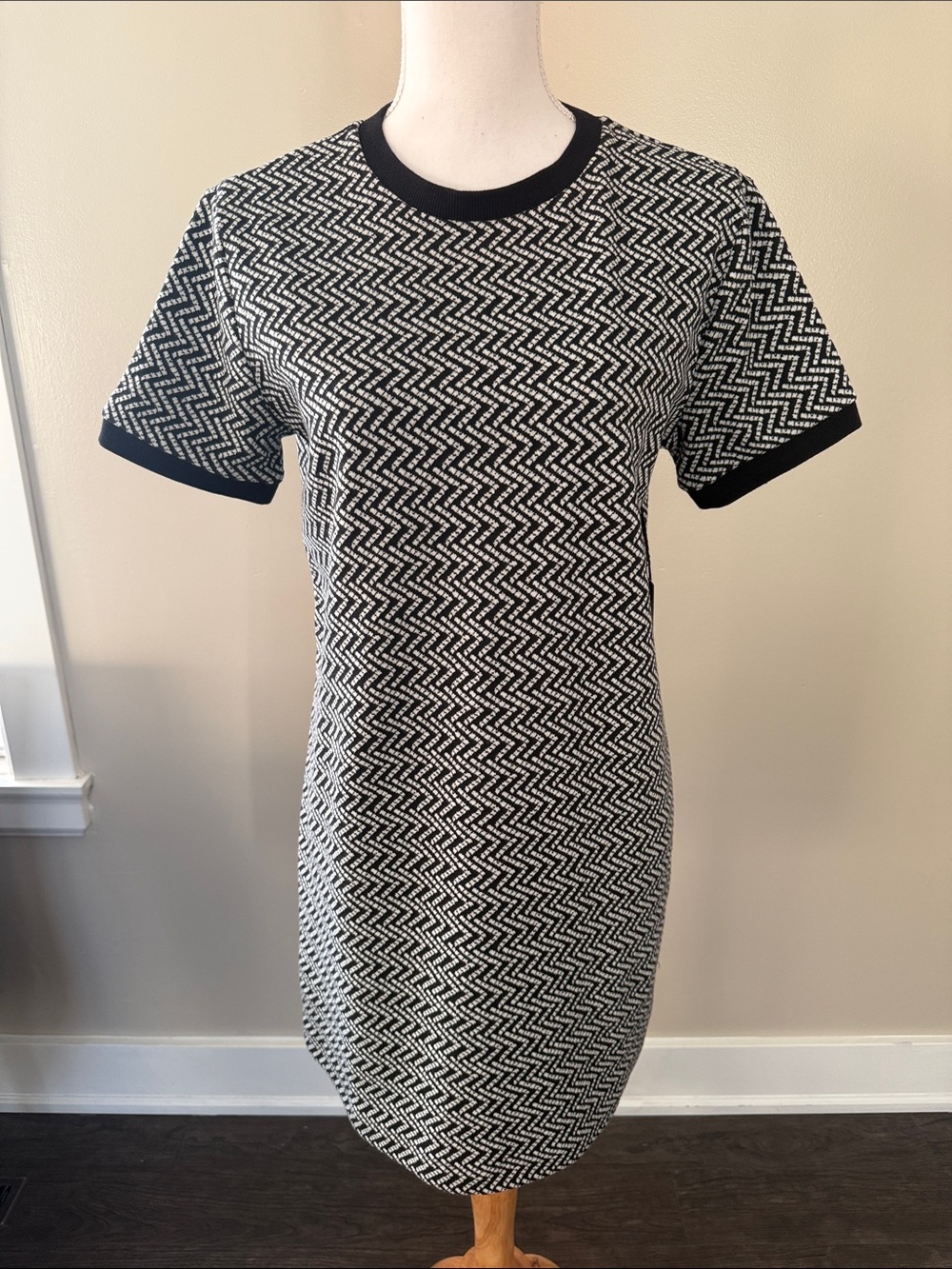 Forever 21 Black & White Chevron Knit Midi Dress